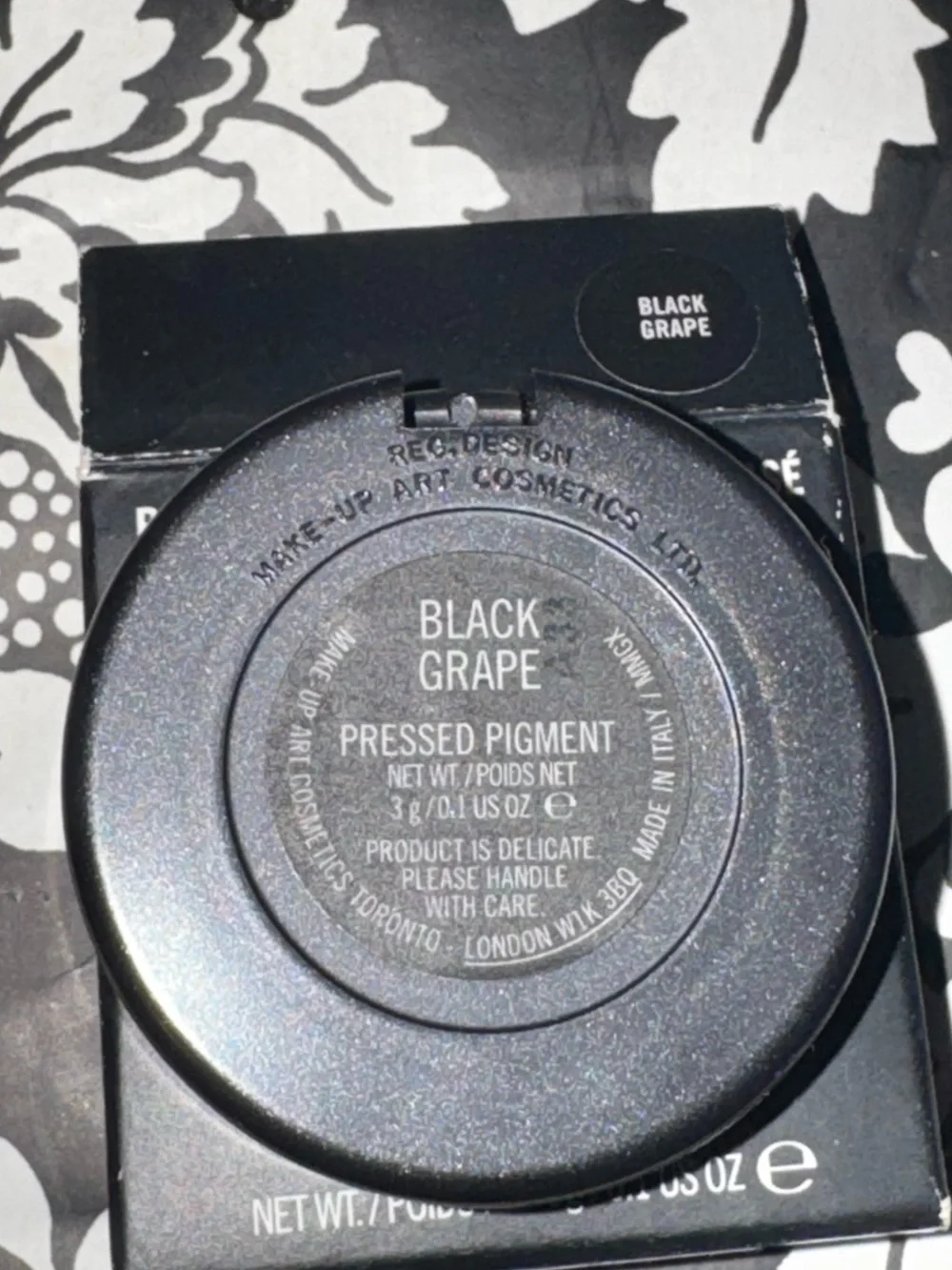 MAC Black Grape Pressed Pigment Eyeshadow-Rare
